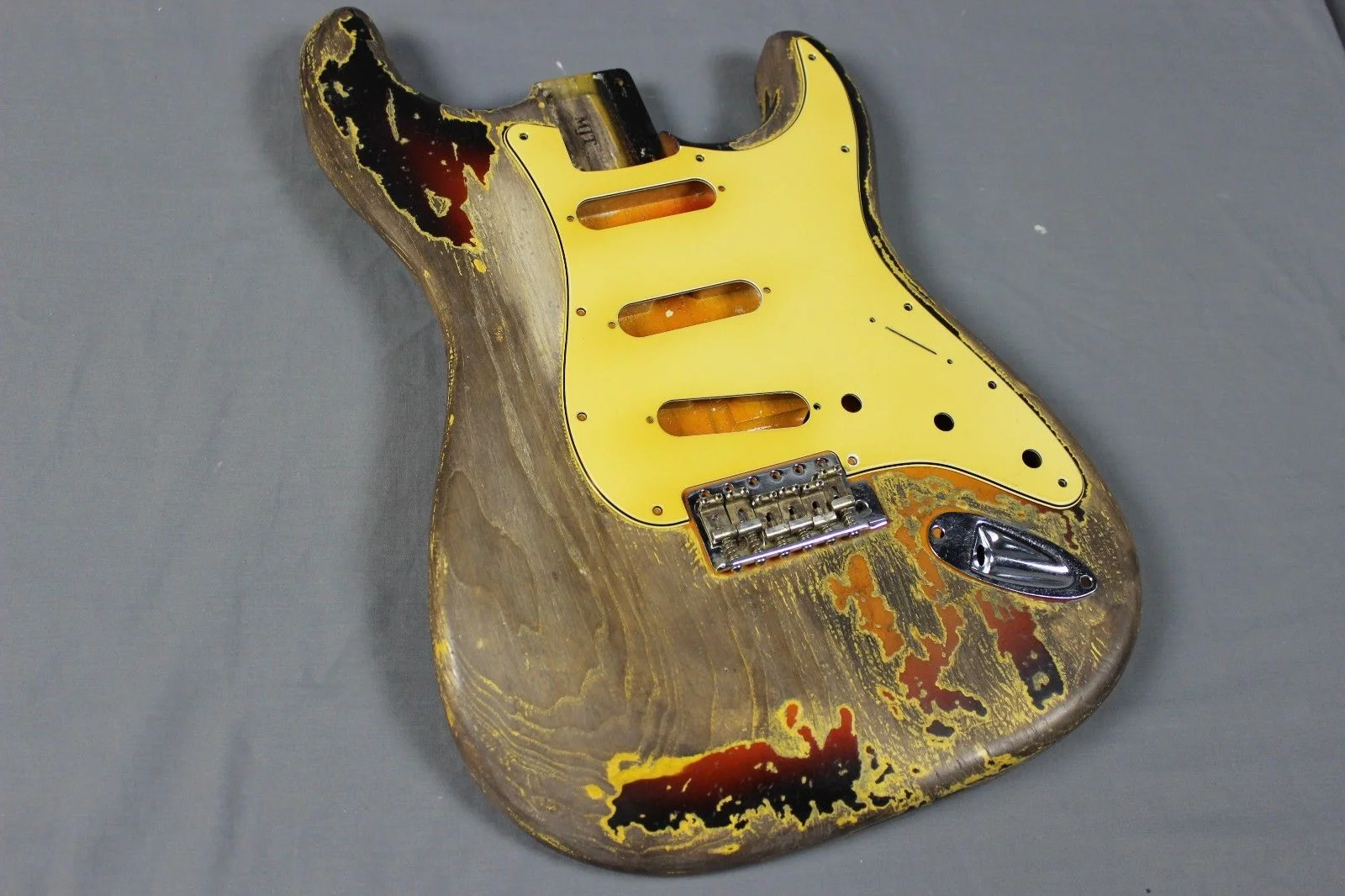 28 - 3 Tone Sunburst
