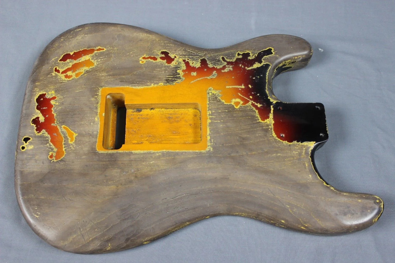 29 - 3 Tone Sunburst