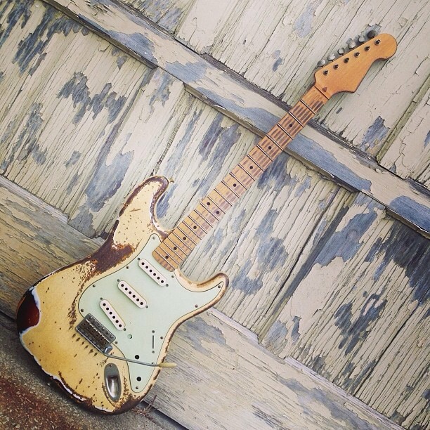 17 - Vintage White over Sunburst