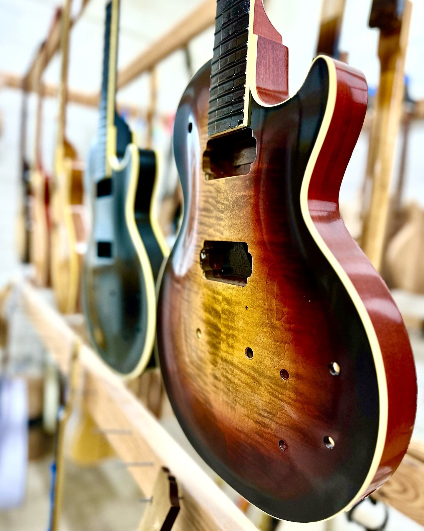 Our Set-Neck Finishing and Refinishing services are always at your disposal 

#guitar #guitars #guitarplayer #guitarsofinstagram #custom #customguitars #customguitar #guitarist #guitartok #guitartoks #guitarfactory #guitarbuilding #guitarmanufacturin