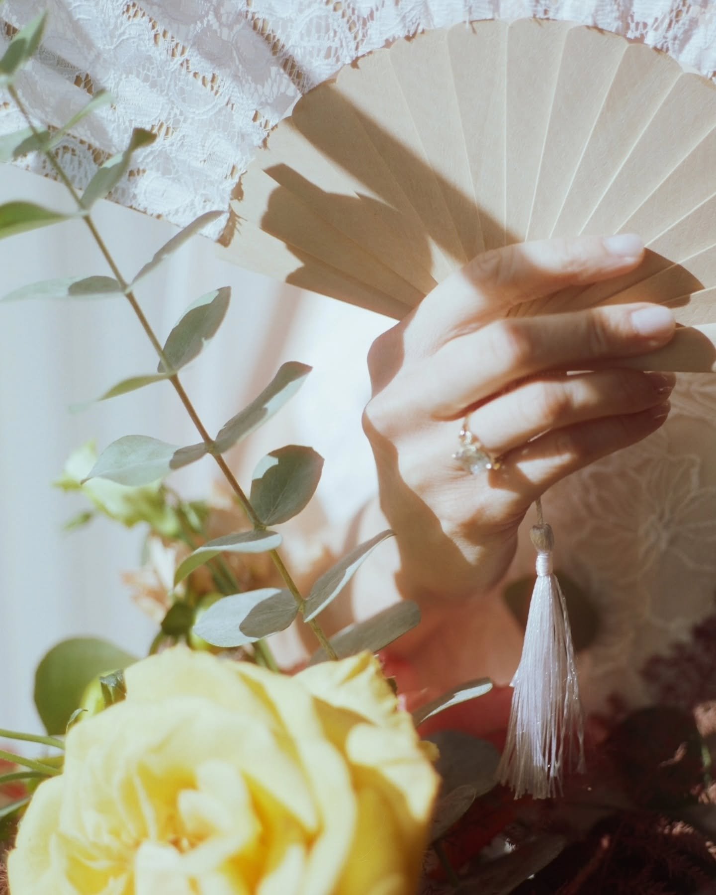 Get ready with Paige, her mum, sister and mother in law to be. Grandmas heirloom ring also present. 

@gardensatuncanoonuc @apothecaflowers 
Dev&amp;scan @thefindlab

Seo: film wedding photography #weddingsonfilm #120film #bostonweddingfilmphotograph