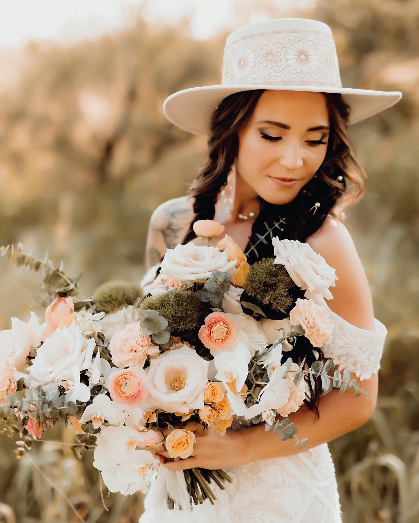 FREAKING Mrs. Katy Brown!!
❤️❤️❤️❤️❤️
Dress @lilliesbridal 
Hair @hairby_ashleys 
Makeup @mrsmaddyb 
Florals @havilahbyvictoria 
Venue @macalesterhouse