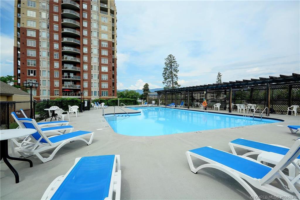 1947-underhill-street-kelowna-pool.jpg