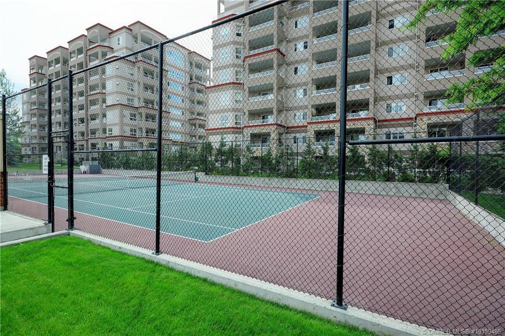 1947-underhill-street-kelowna-tennis-court.jpg