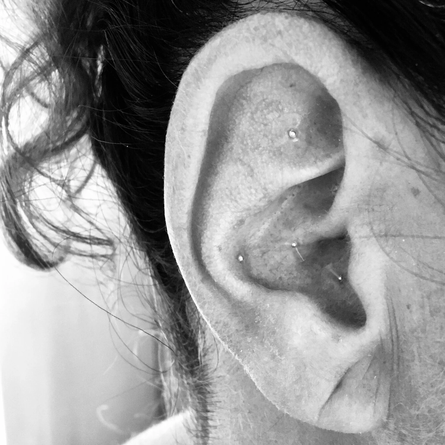 Gold earseeds on a woman’s ear
