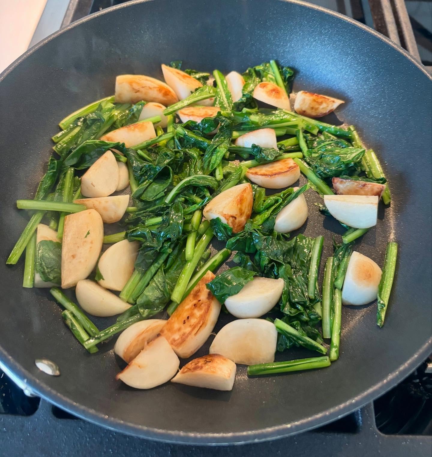 🫜 HAKUREI TURNIPS 🫜

I&rsquo;m a big fan of Hakurei turnips. I think that they are super tasty saut&eacute;ed in butter and salt at a high heat to caramelize the outside. They only take a few minutes and then I add the greens in for a short bit. No