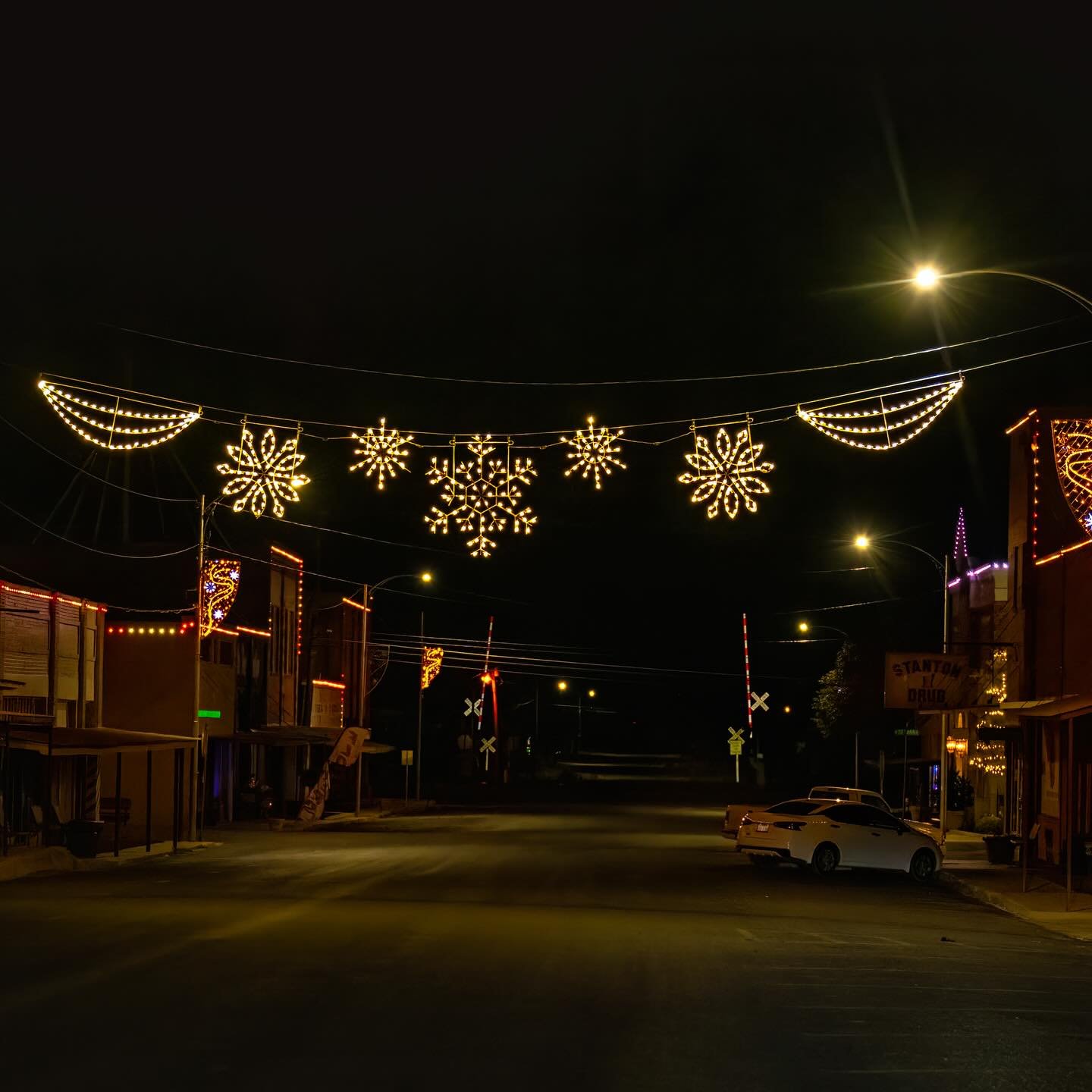 If you live in our area, have you checked out the beautiful downtown Christmas lights and window displays? Christmas nostalgia in a Gilmore Girls kind of vibe. #christmasdecor #downtownchristmaslights #christmaslights #shineon