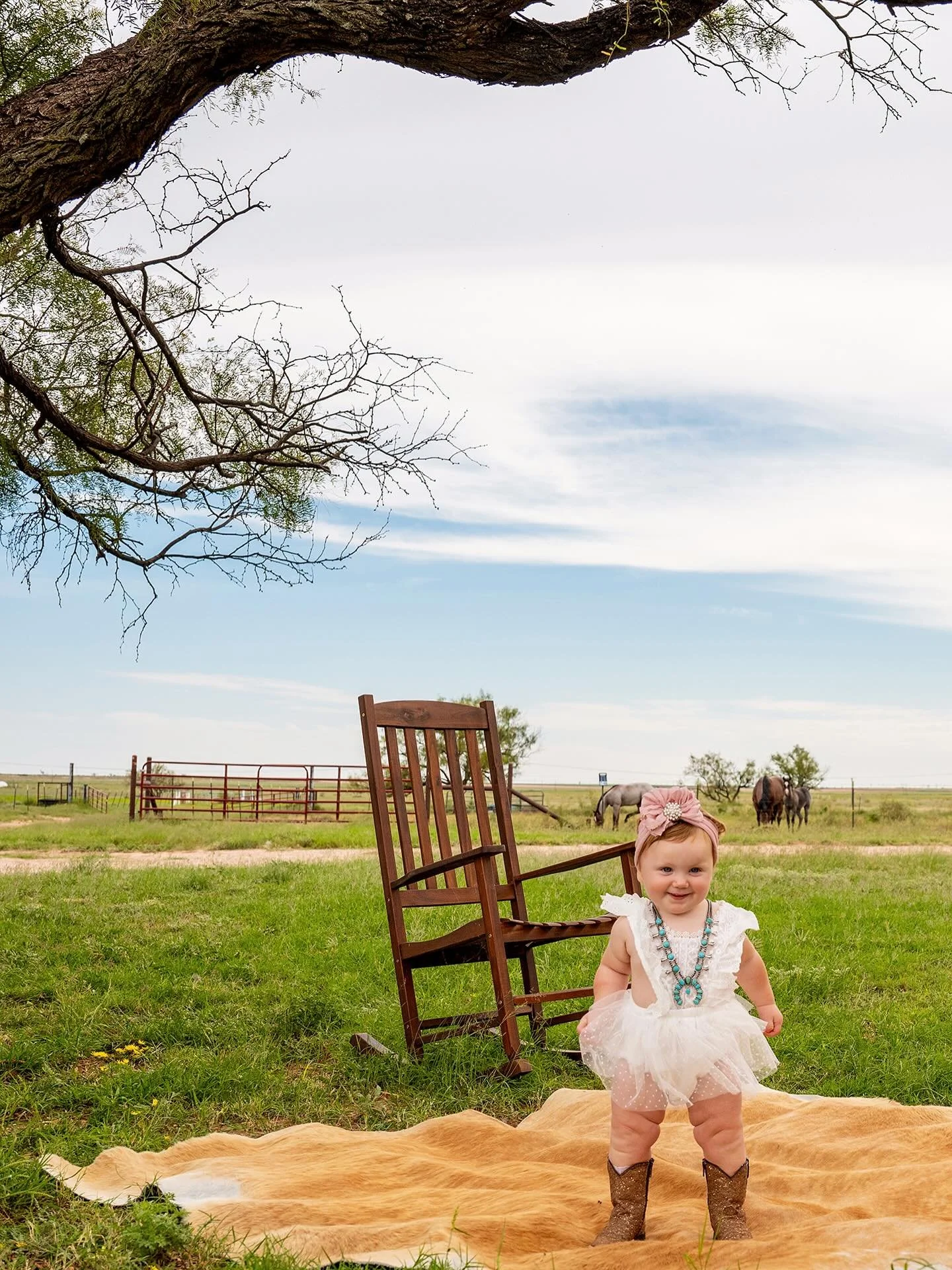 The sweetest 1st birthday session in a beautiful location.  Look at her tiny boots and squash blossom! 😊 So very precious.  More sneak peeks coming soon. 
.
.
.
#firstbirthdaysession #field #squashblossom #shineon