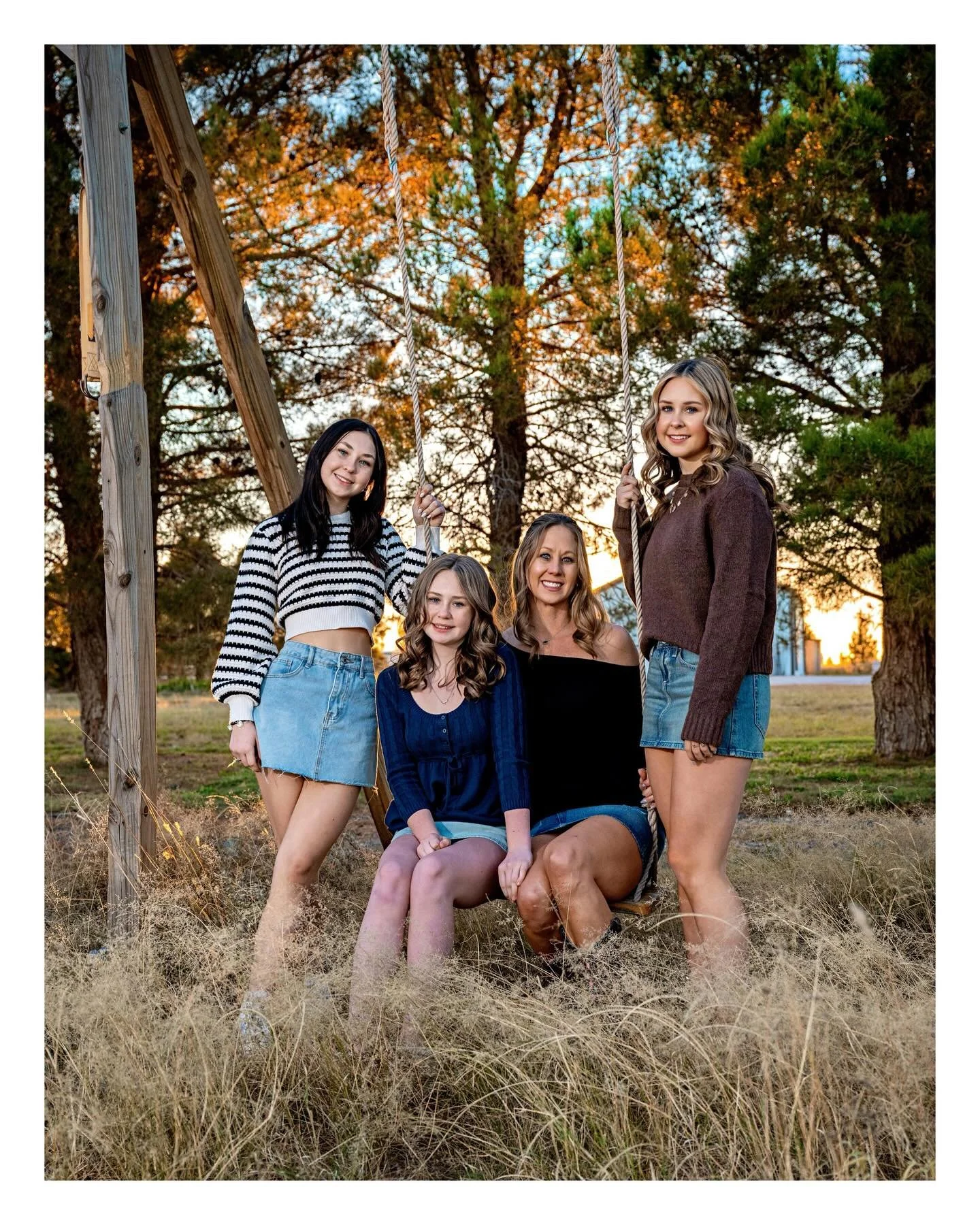 I&rsquo;m wrapping up this beautiful family&rsquo;s gallery today.  If you have the love of family, you have so much to be thankful for.  #familyportraits #midlandtxphotographer #shineon