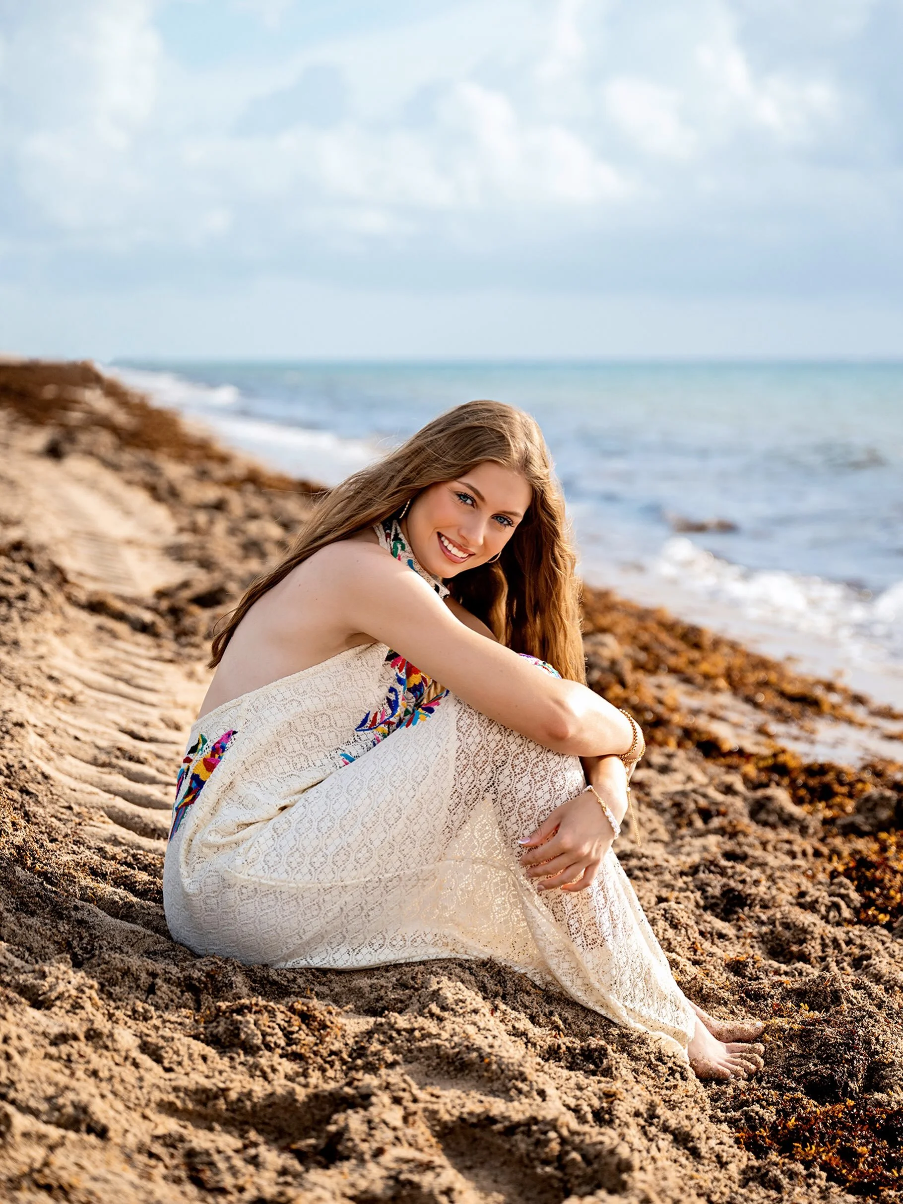 Sun kissed memories that last a life time. We just returned from Hannah&rsquo;s incredible Senior Destination Session in Florida and I could hardly wait to get these images off of my camera.  This one made my jaw drop!  More Sneak Peeks to follow🔥 (