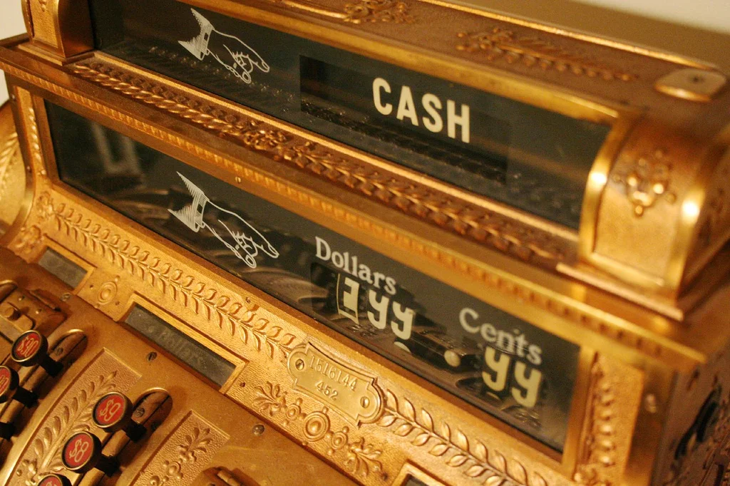 Still using a cash register? 4 new technologies you need right now!