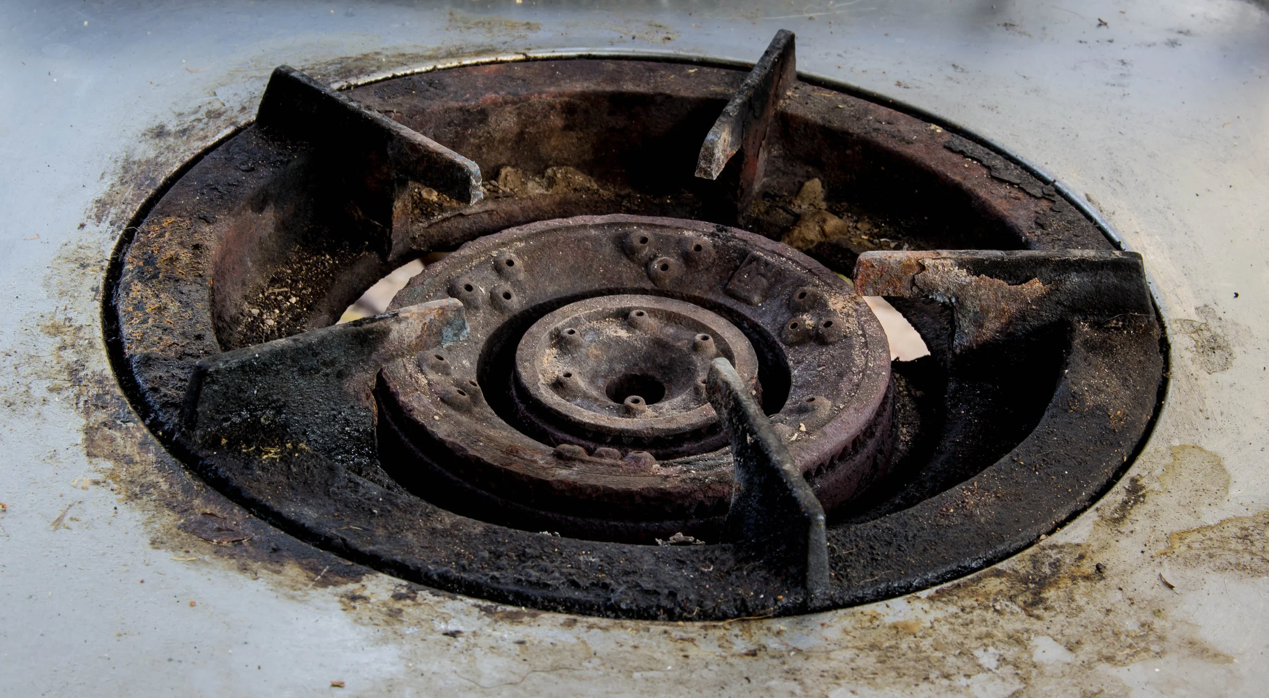 Cheap & Easy Way to Clean Greasy Stove Grates [Hack 080] — The Rail