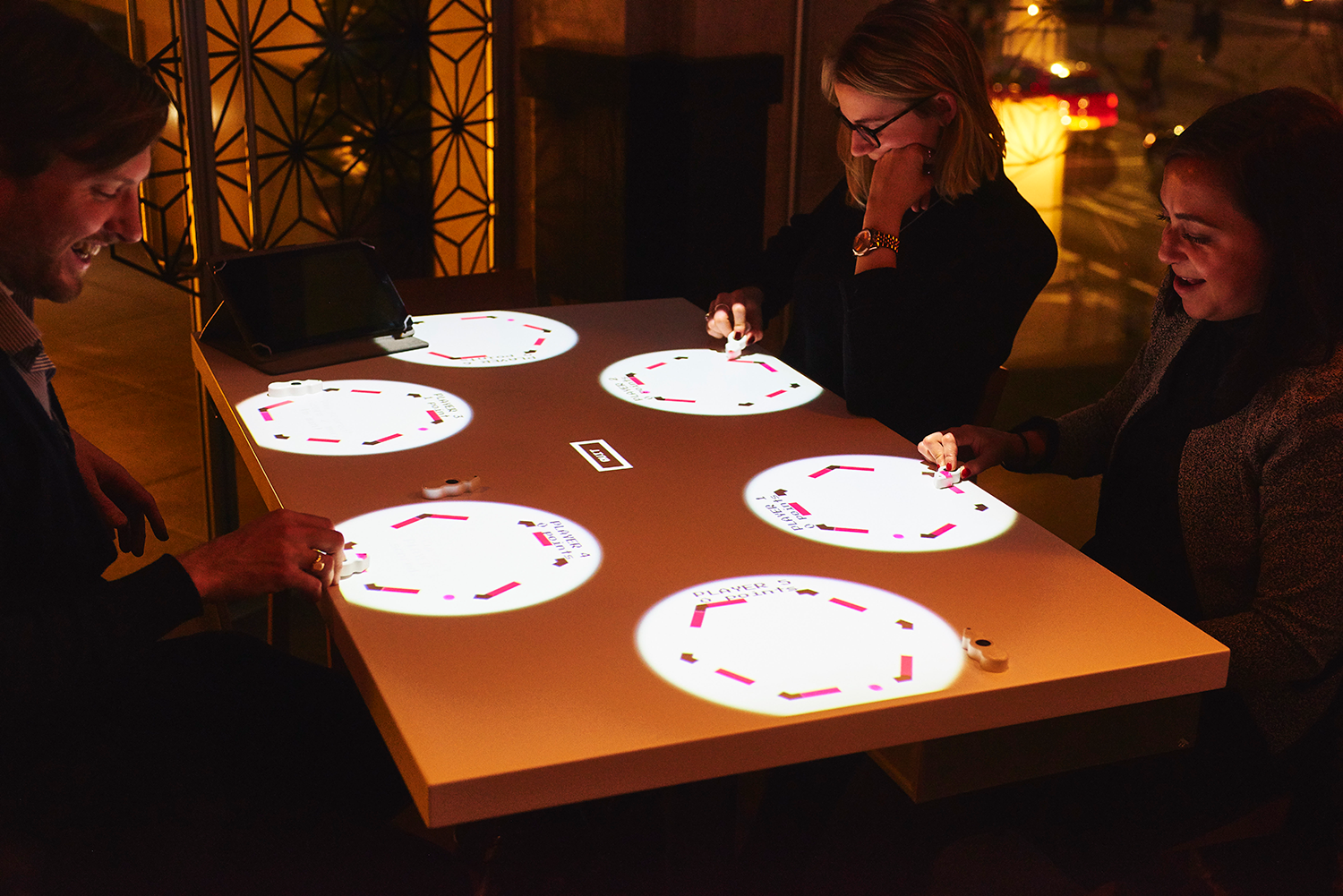  Guests can also play games, such as pong, memory and puzzles. 
