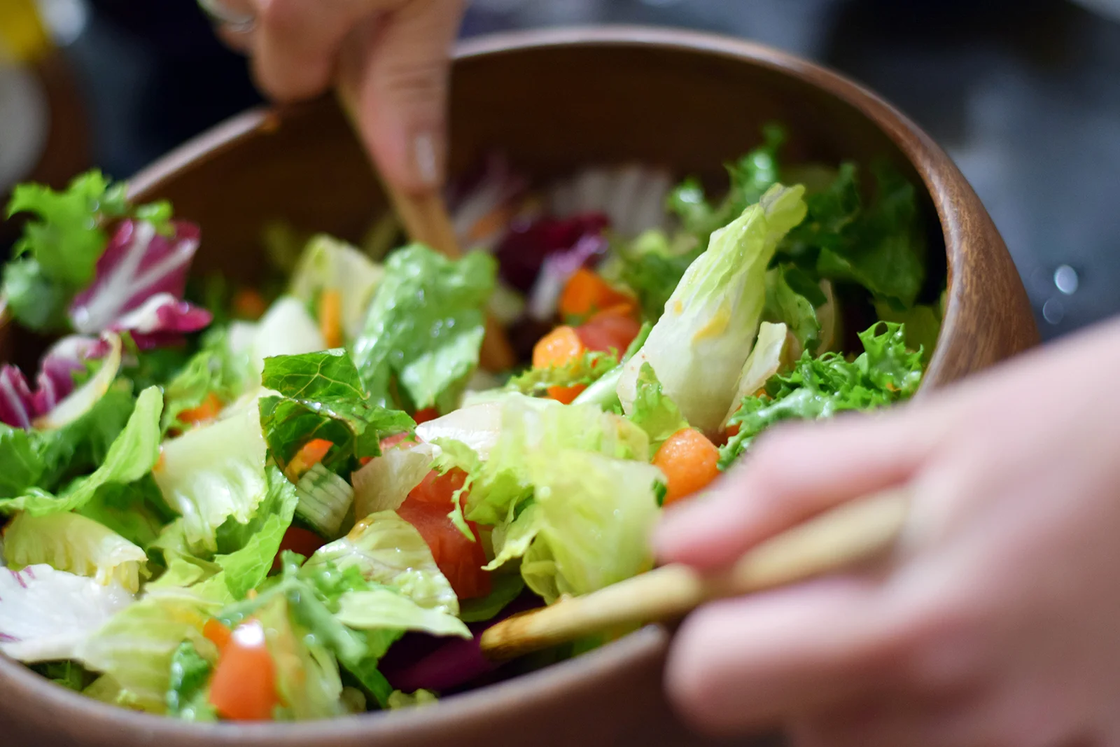 Should Restaurant's Toss Guests' Salads?