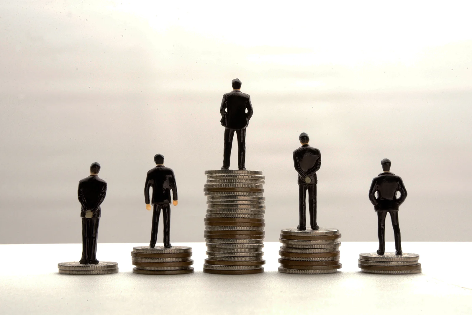 The Daily Rail: Examining the Pay Gap Between Restaurant CEOs & Staff