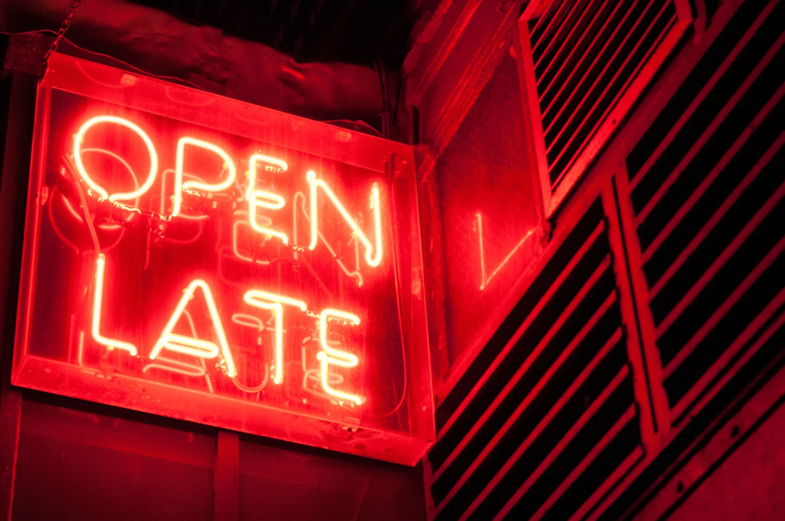 The Daily Rail: Restaurants Turn to the Late-Night Crowd to Boost Revenue