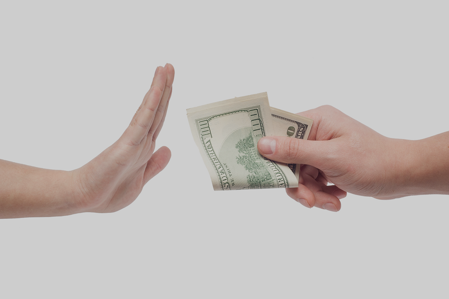 The Daily Rail: Is Restaurants Going 'No-Cash' Discriminatory?