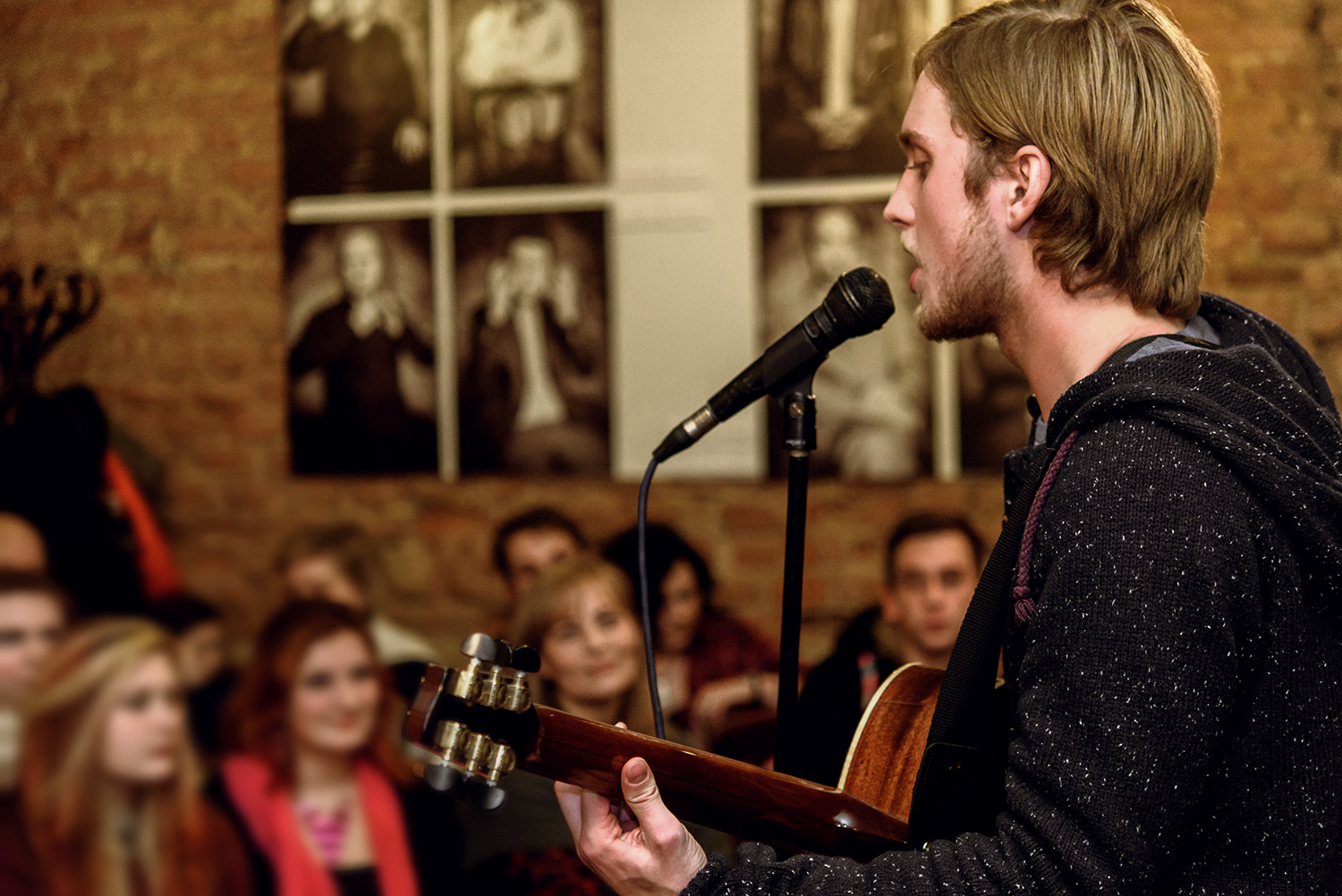 Live music are popular events for restaurants and bars.