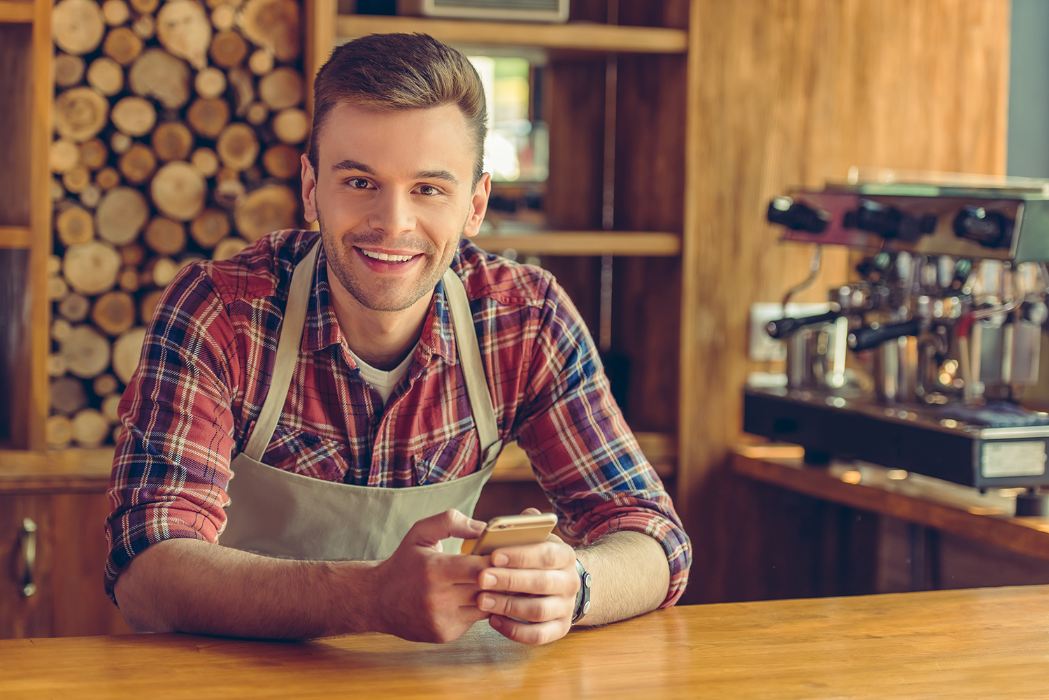 The Daily Rail: How Restaurants Can Benefit From Staff Using Their Phones at Work