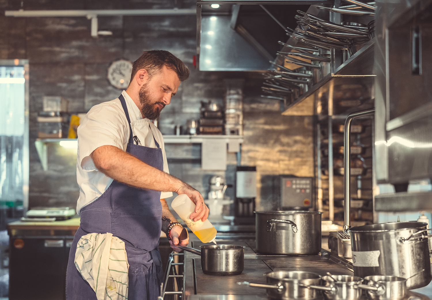How to Maintain an Organized, Efficient &amp; Clutter-Free Restaurant Kitchen
