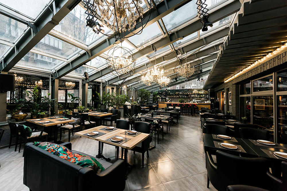 Keep your restaurant dining too tables from being too cluttered.