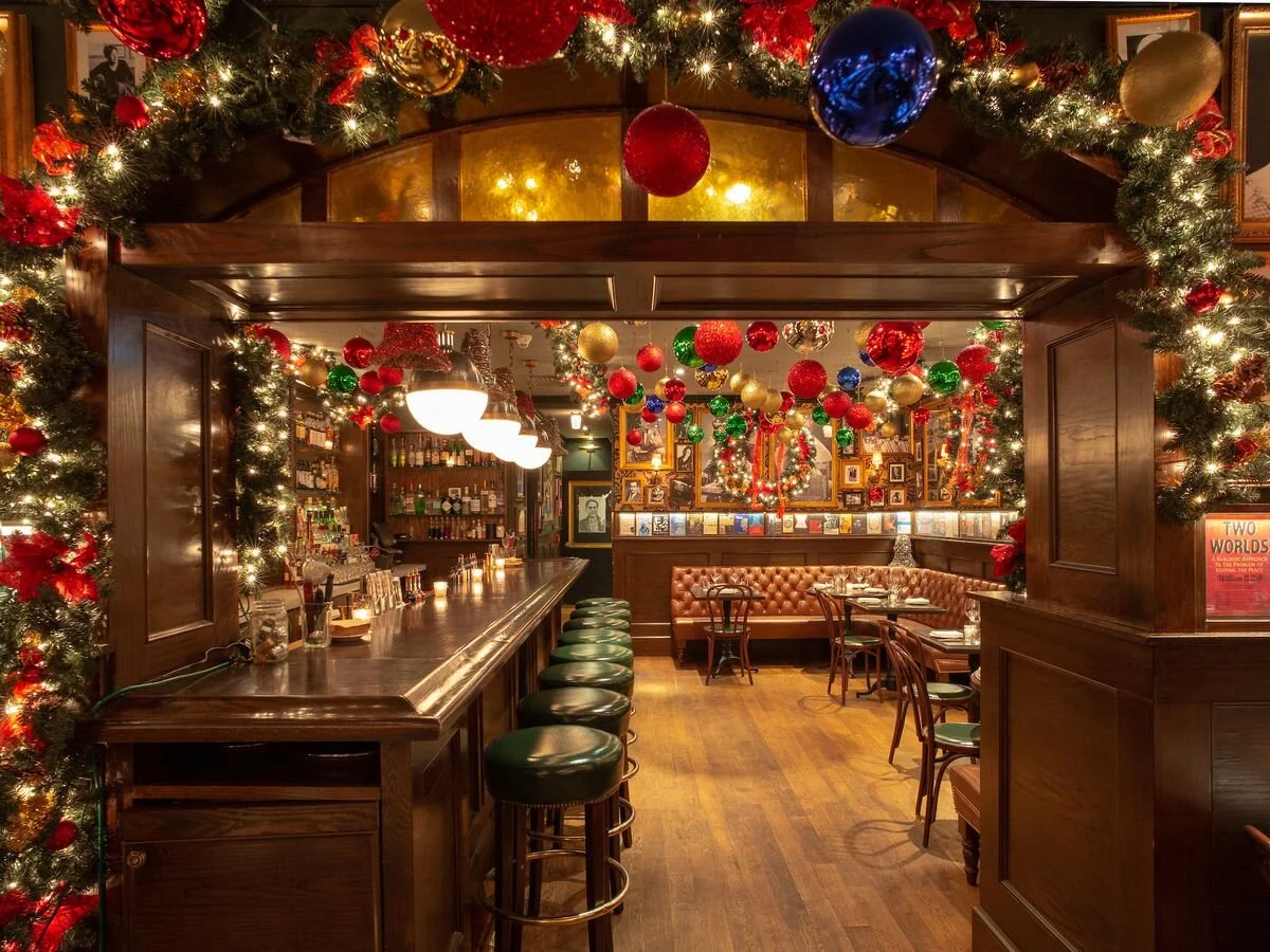 The Daily Rail: What the Holiday Season Teaches Restaurants About Atmosphere