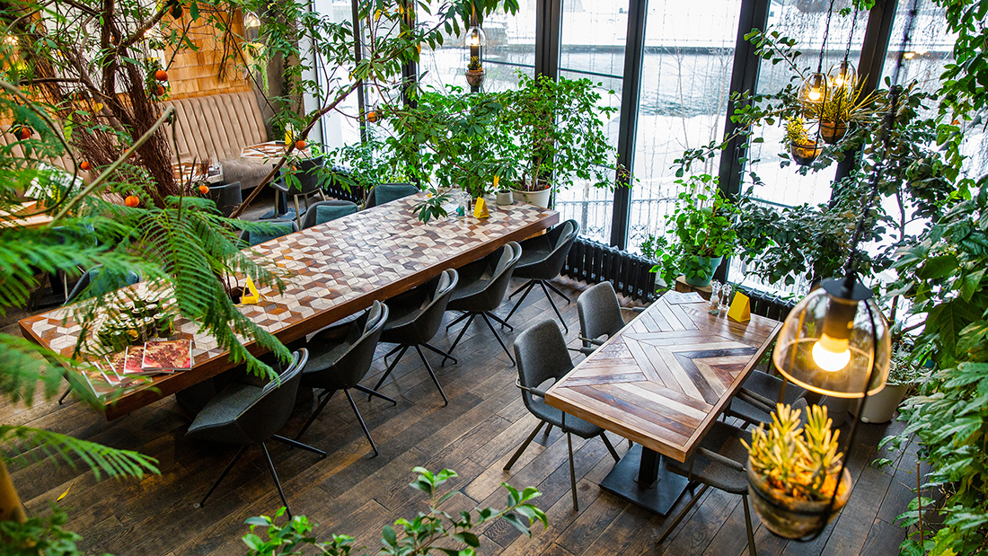 How to Integrate the Outdoors Into Your Restaurant