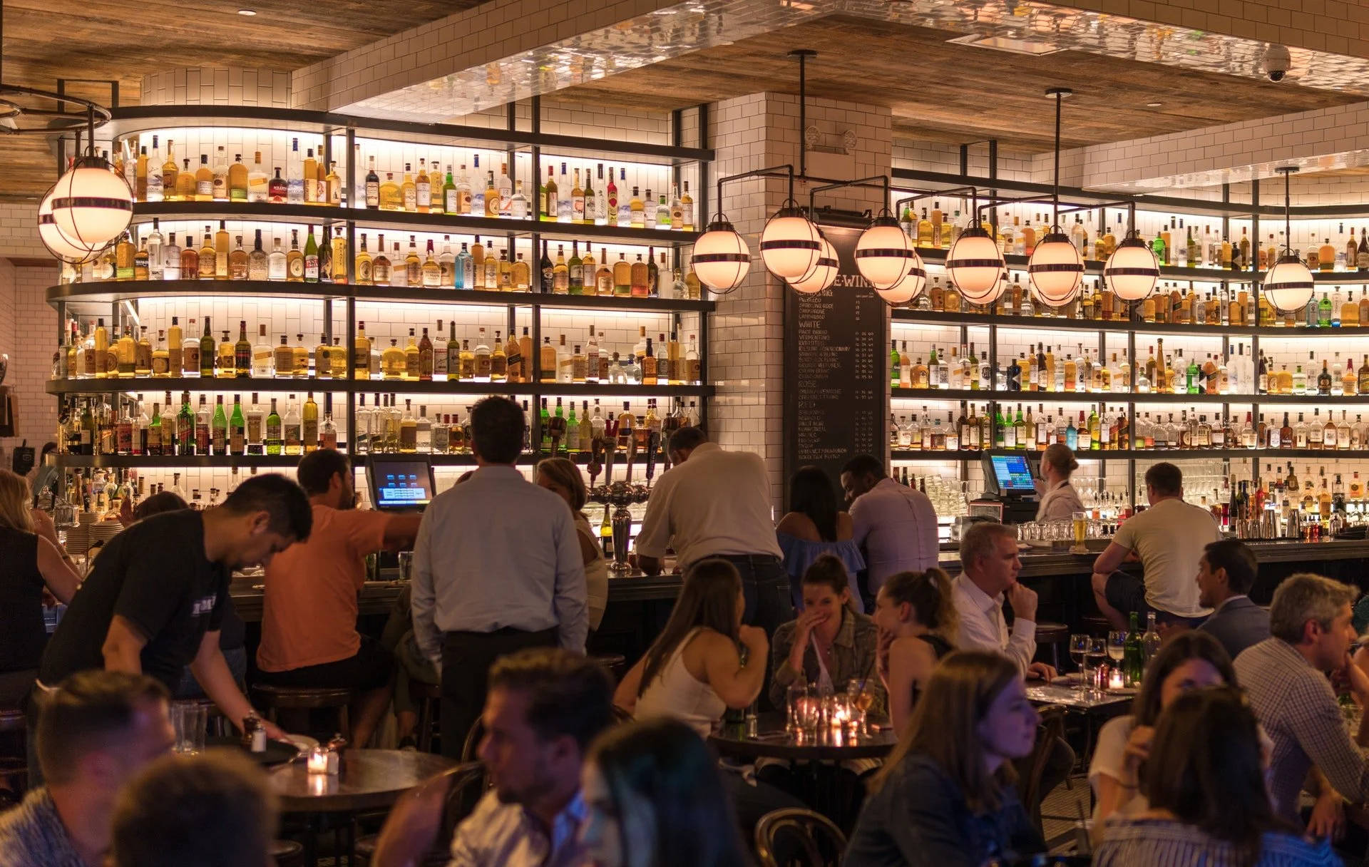 Why Good Restaurant Lighting Design Creates Outstanding Customer Experience