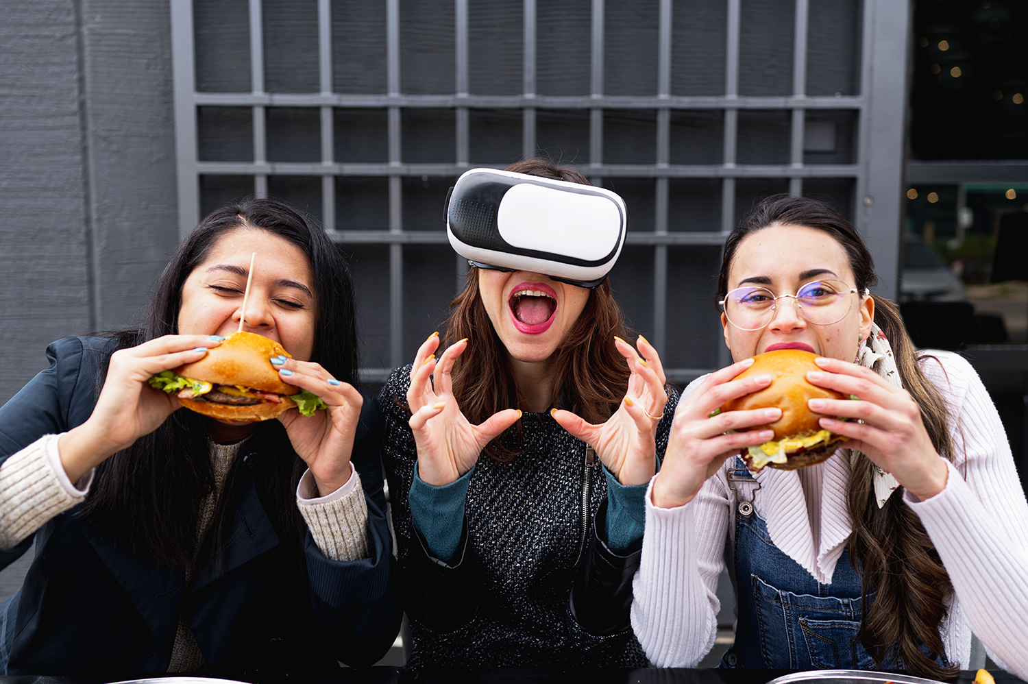 The Benefits of Virtual Reality in Bars