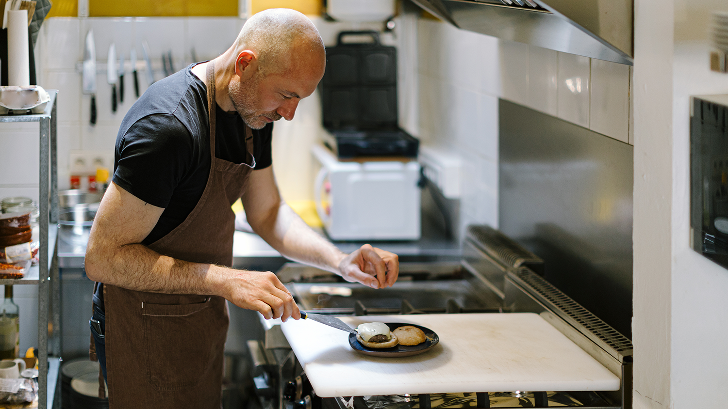 Compact Kitchen: Maximizing Efficiency in Minimal Restaurant Footprints