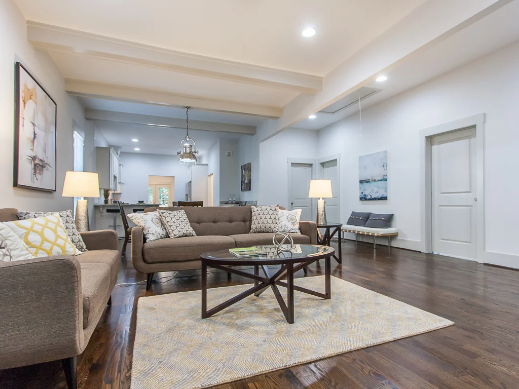 174 Flat Shoals-Living 4.jpg