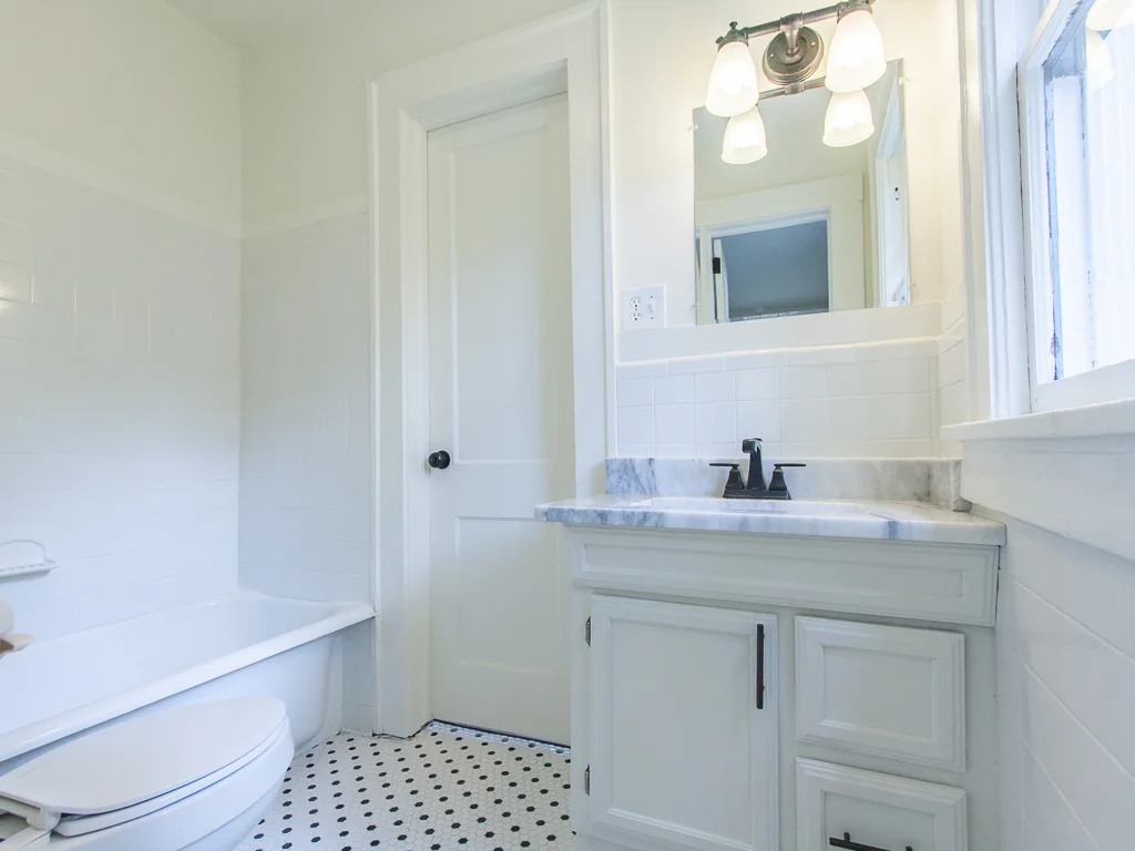 2204 Ridgedale-Guest Bath 1.jpg