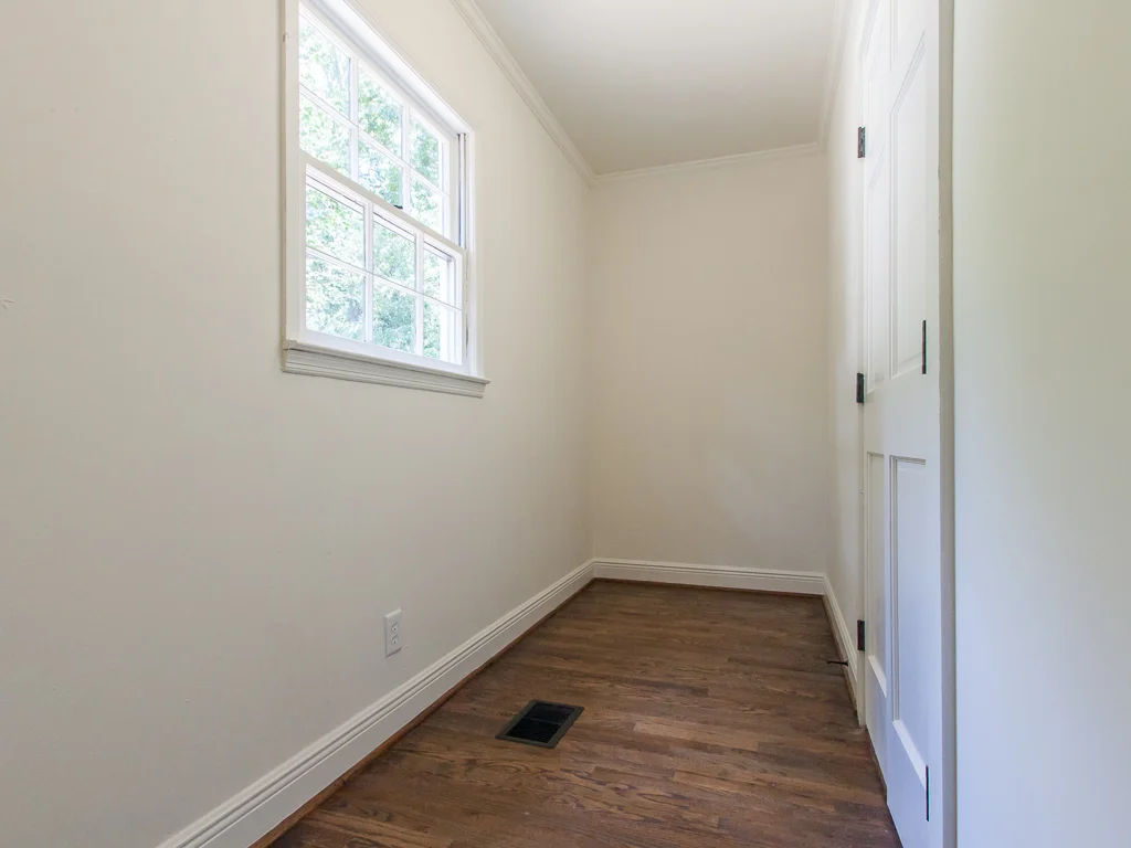 2204 Ridgedale-Master closet.jpg