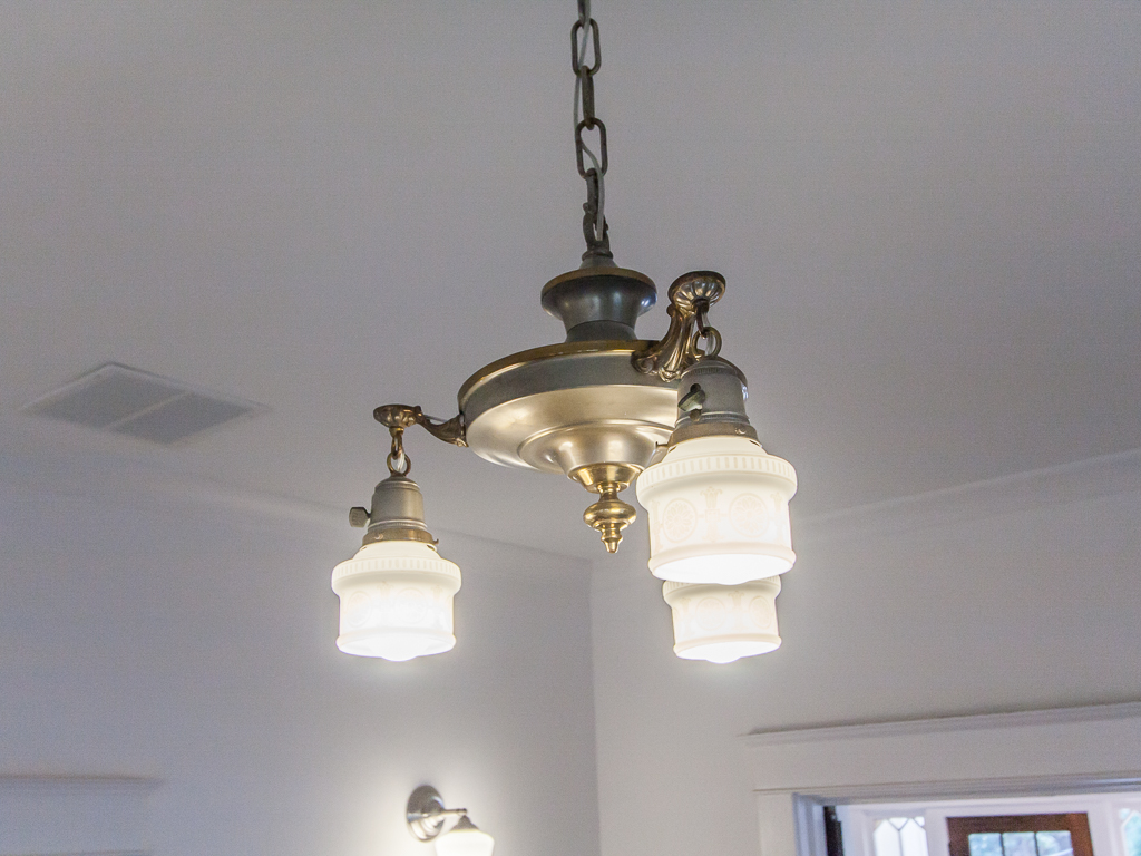 142 Adams-Dining light.jpg