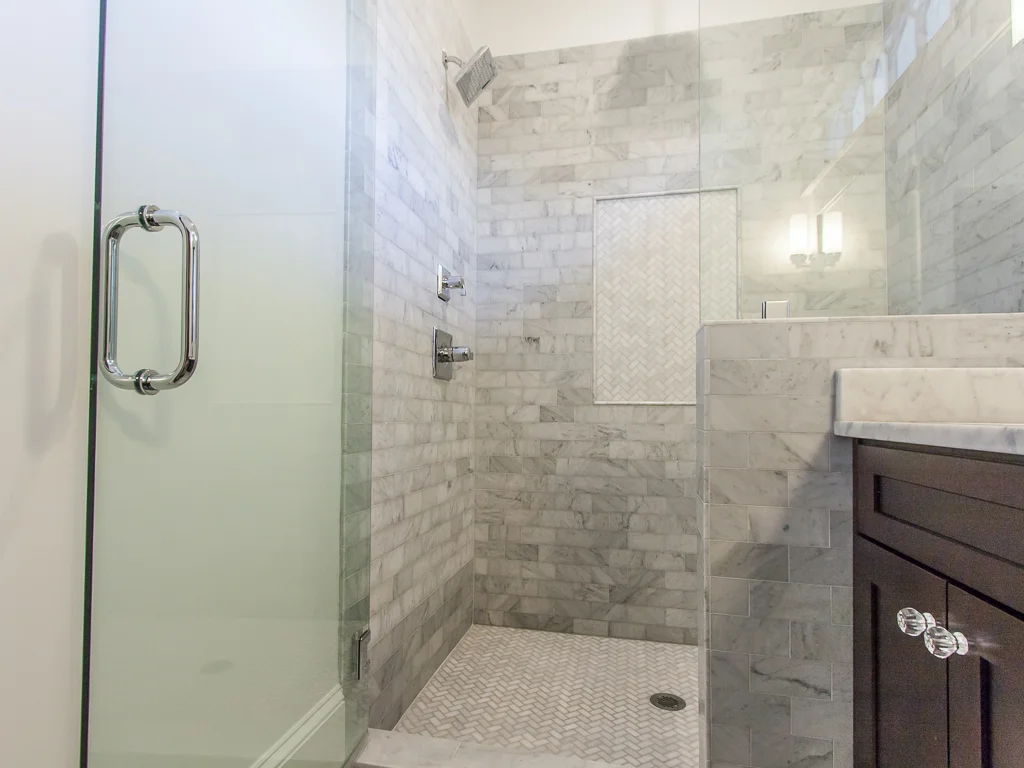 142 Adams-Master shower.jpg