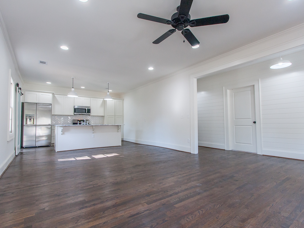 220 Warren-Living 3.jpg