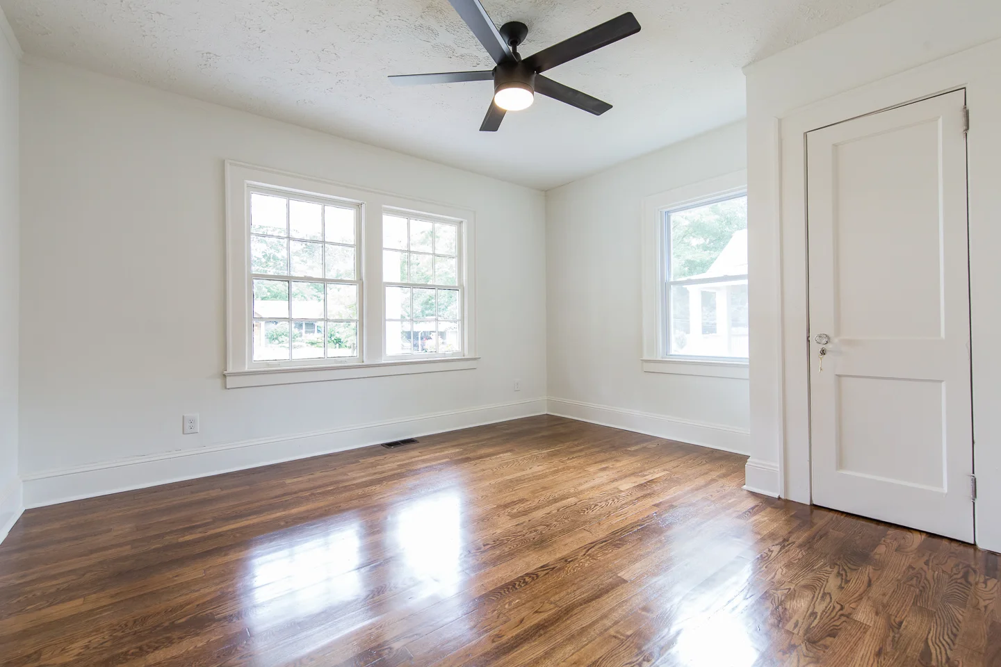 933 Park Ave-Bed 2.jpg