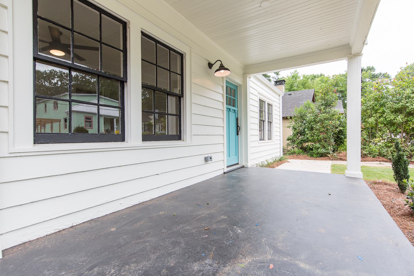 933 Park Ave-Front Porch 2.jpg