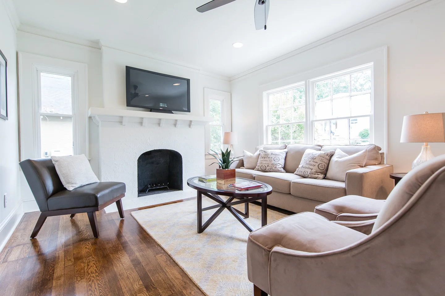 933 Park Ave-Living 2.jpg
