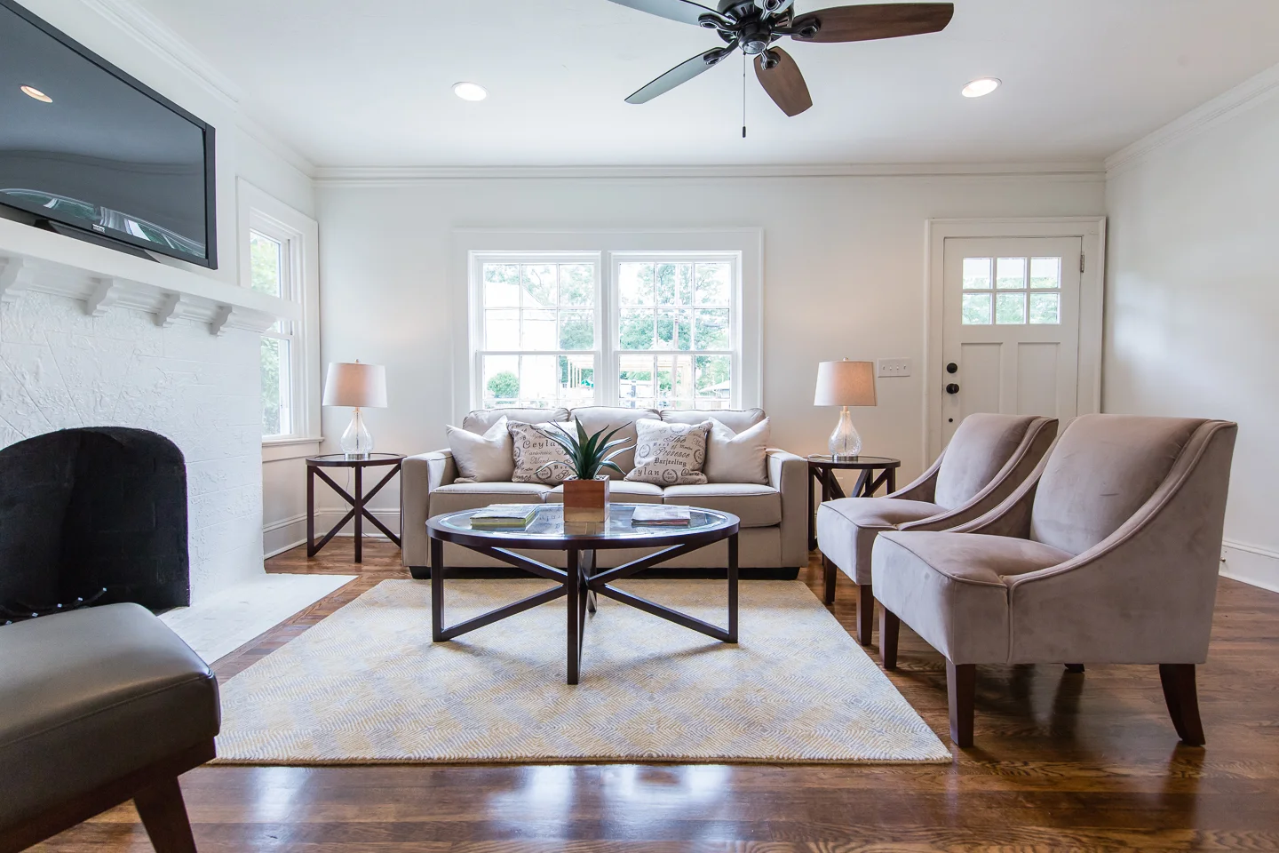 933 Park Ave-Living 4.jpg