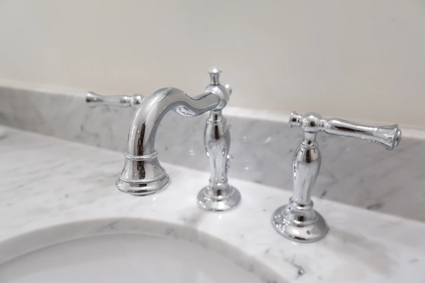 933 Park Ave-MAster Bath Fuacet.jpg