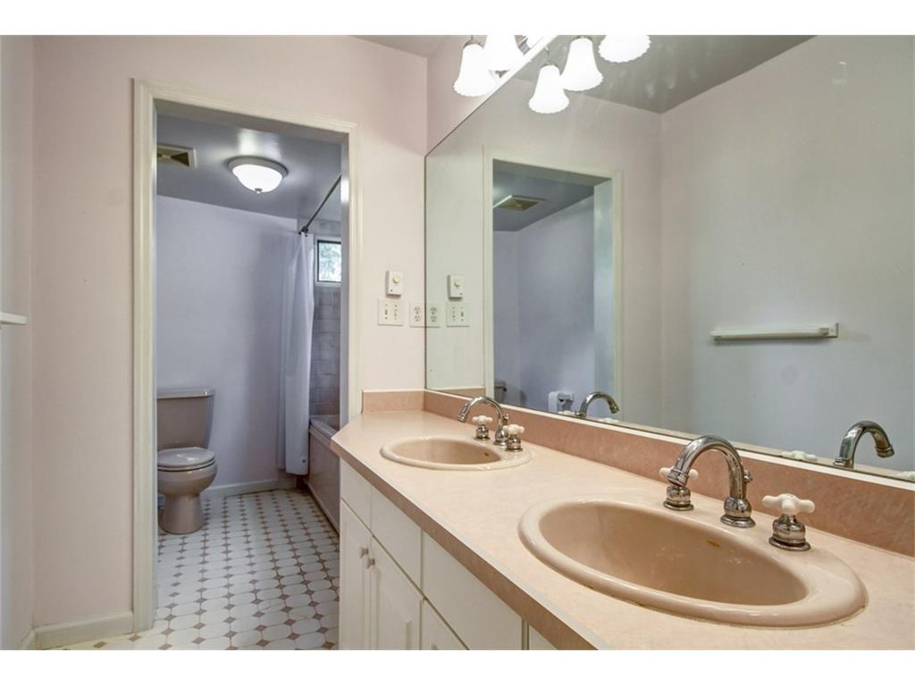 165 Mount Vernon BEFORE - Bath.jpeg