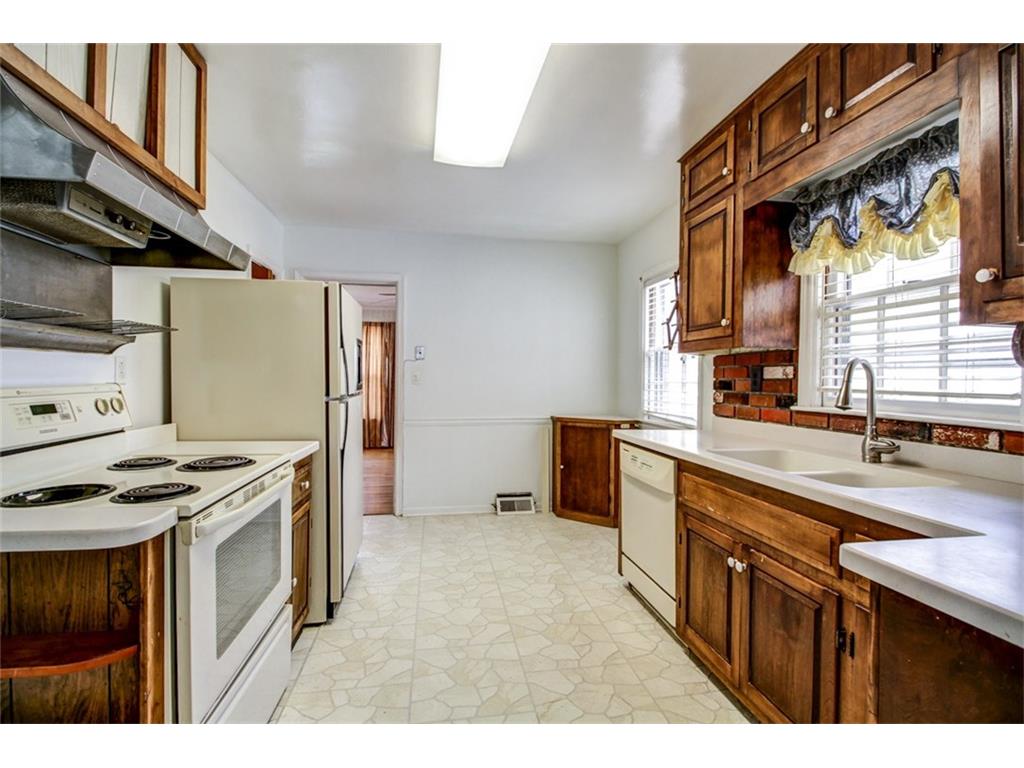 165 Mount Vernon BEFORE - Kitchen.jpeg