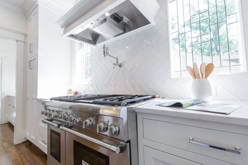 403 8th-Stove Area.jpg