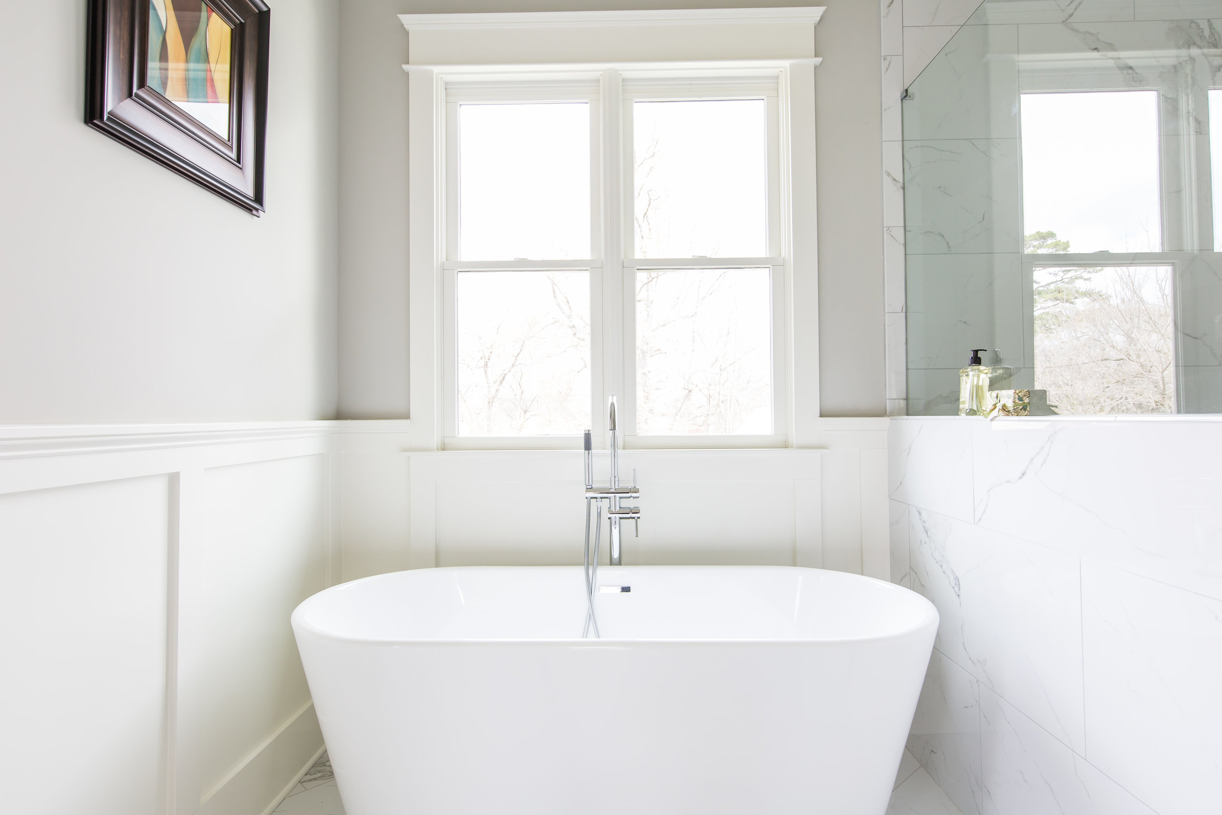 817 3rd Ave-Master Bath Tub.jpg