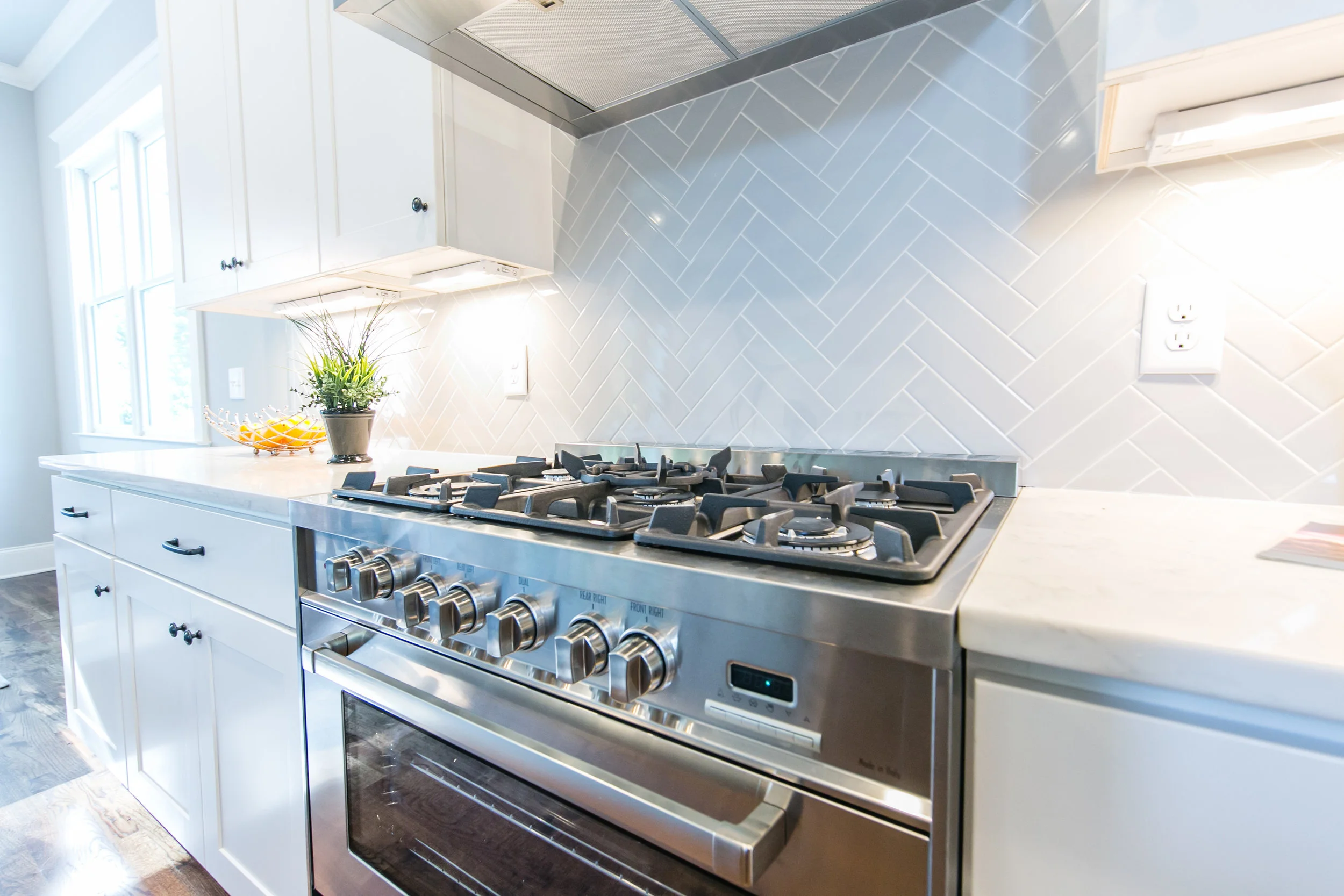 817 3rd Ave-Stove.jpg