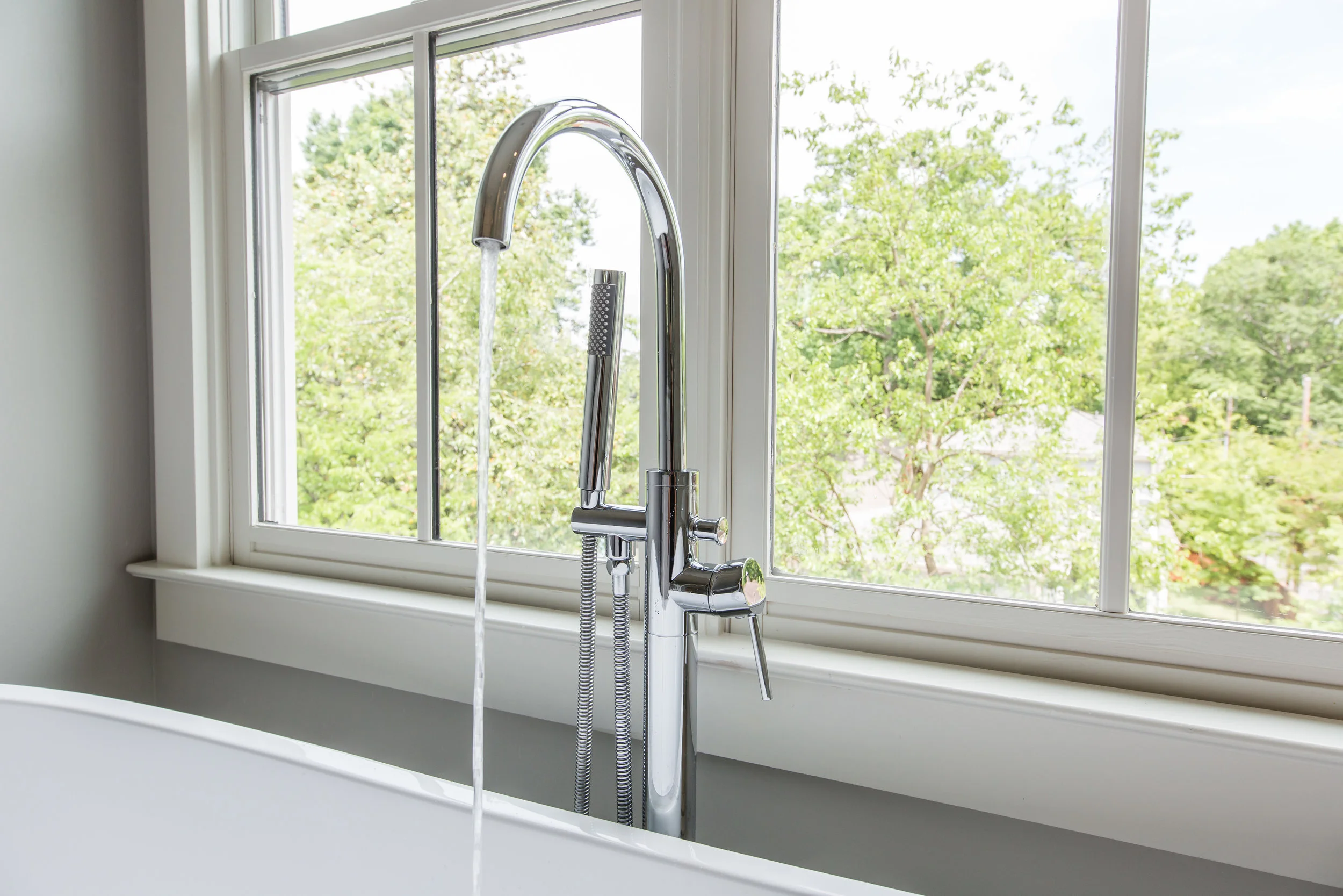 303 Melrose-Master Tub Detail.jpg