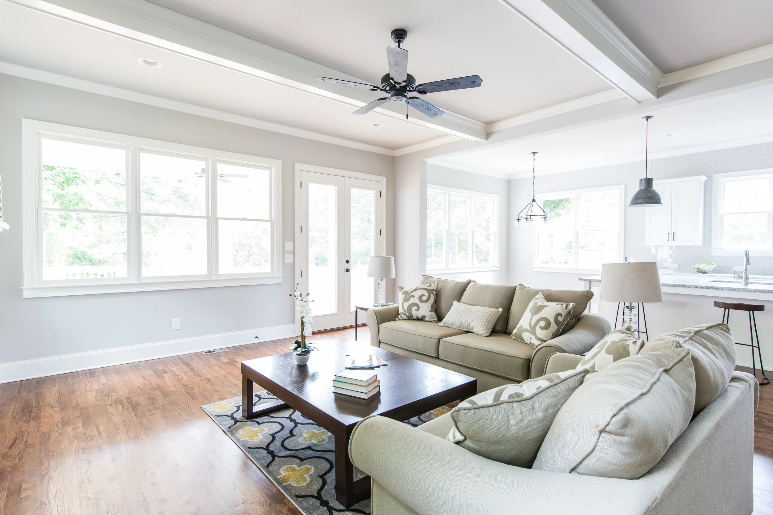 2140 Delano-Living 2.jpg