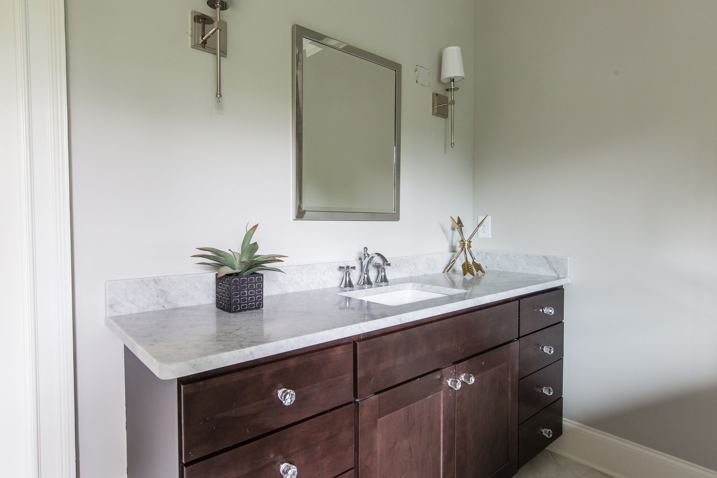 2140 Delano-Master Vanity.jpg