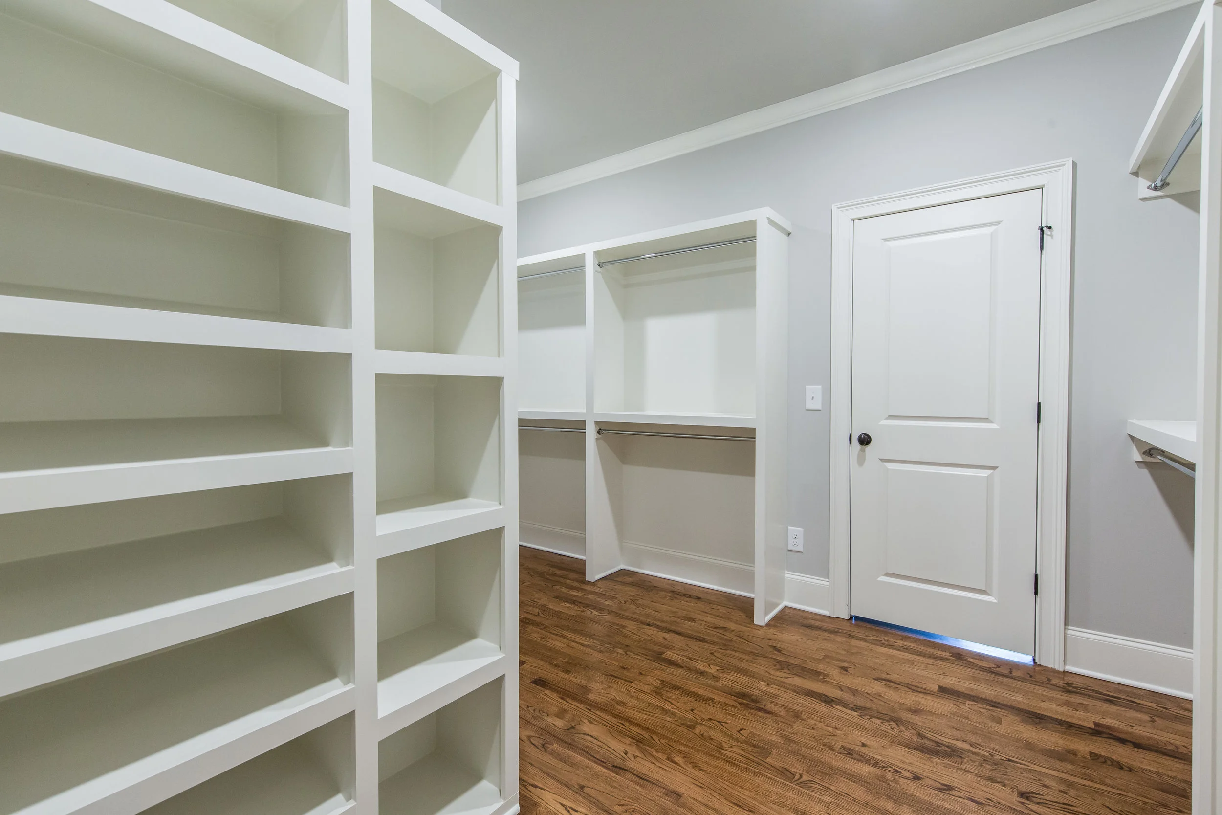 2140 Delano-Walk In Closet.jpg